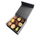 Bonboniera-9pralinejev-v-škatlici-z-magnetom-črna-LaChocolate
